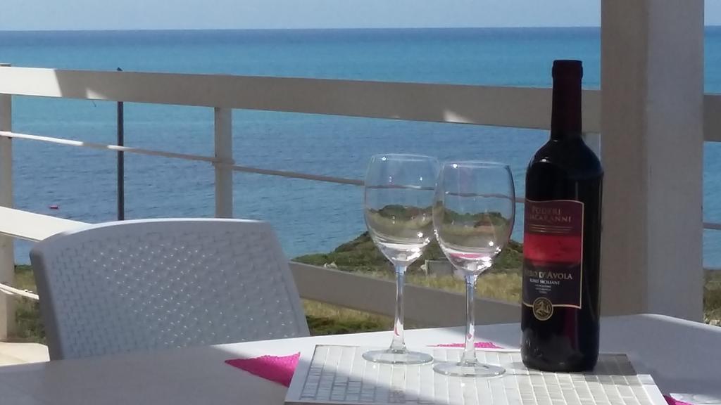 Vista Mare Tra I Luoghi Di Montalbano Villa Punta Secca Eksteriør billede