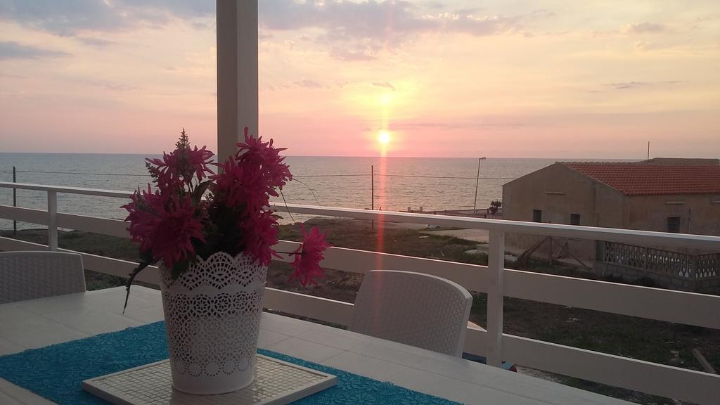 Vista Mare Tra I Luoghi Di Montalbano Villa Punta Secca Eksteriør billede